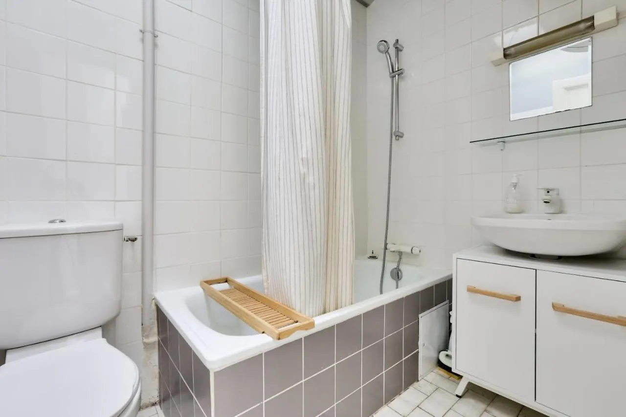 Cozy Apartment For 4 People - Paris 20 Francja